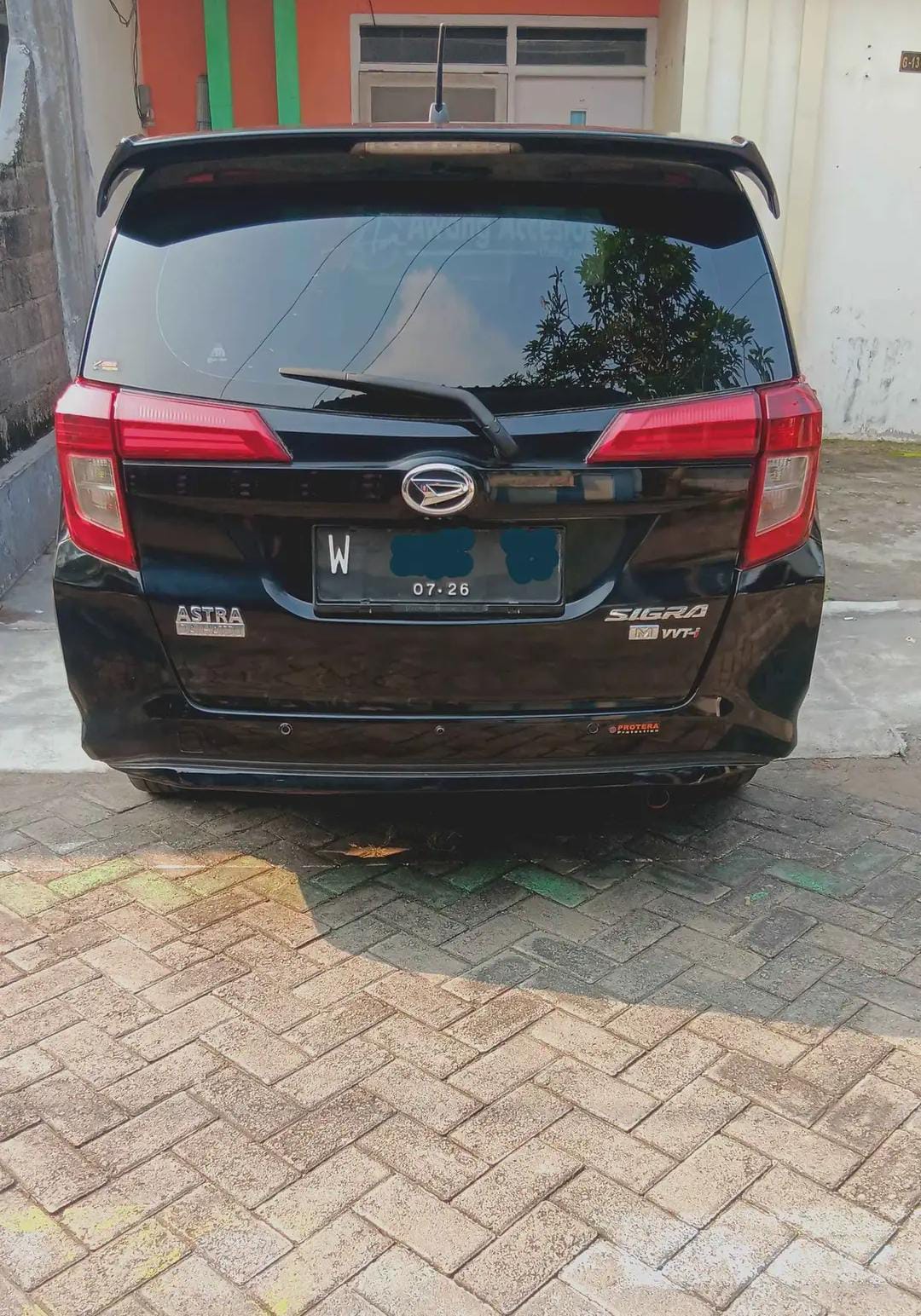 Daihatsu Sigra Tampak Belakang